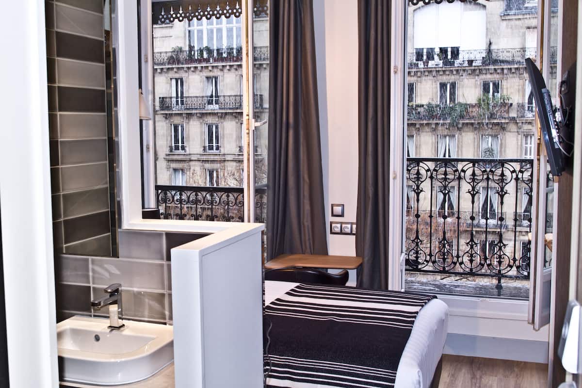 Shower, free toiletries, hair dryer, towels