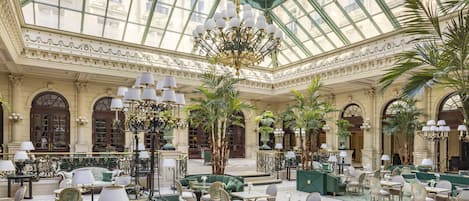 Breakfast, lunch and dinner served