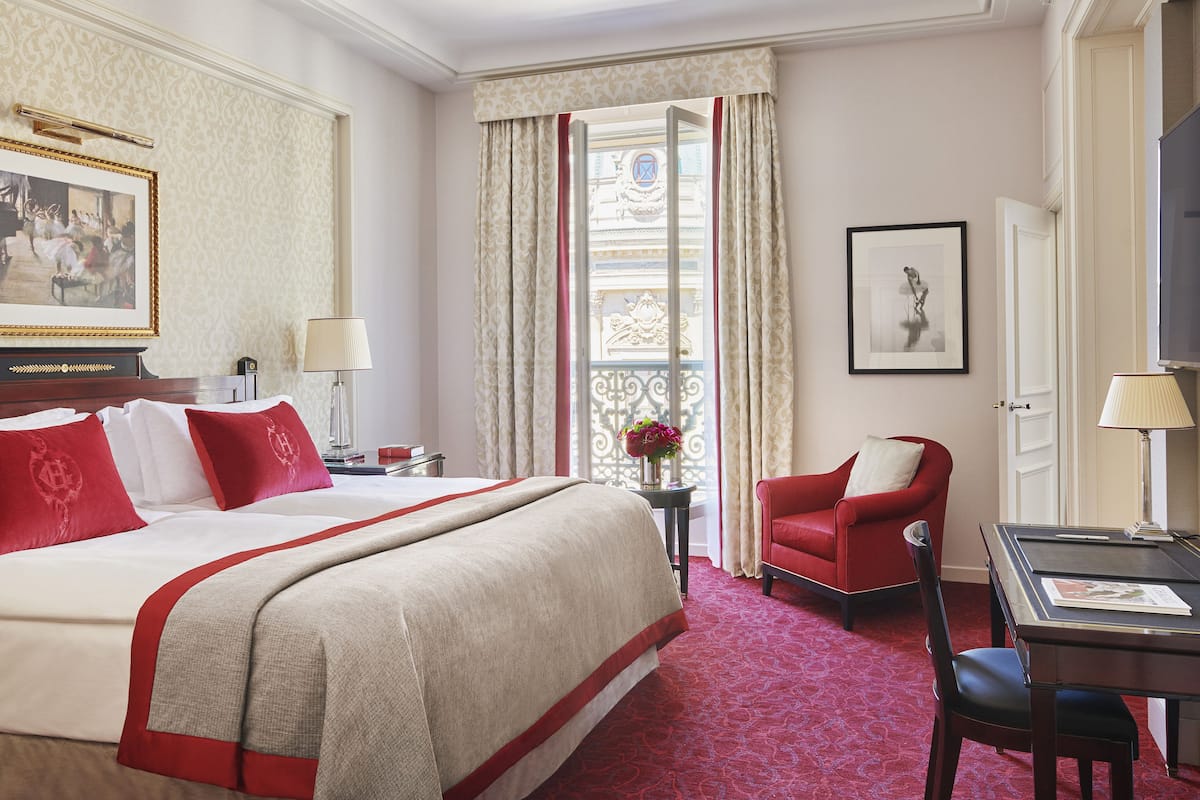 Egyptian cotton sheets, premium bedding, down duvets, pillow-top beds