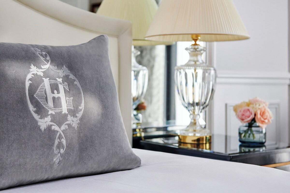 Egyptian cotton sheets, premium bedding, down comforters, pillowtop beds