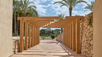 Kropsbehandlinger, hot stone-massage, deep tissue-massage