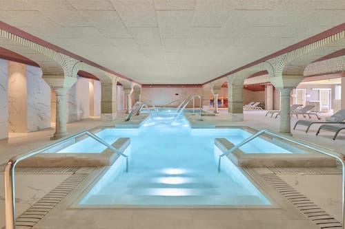 Tratamentos corporais, massagens com pedras quentes