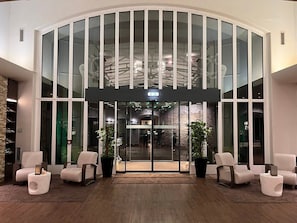 Coin salon dans le hall