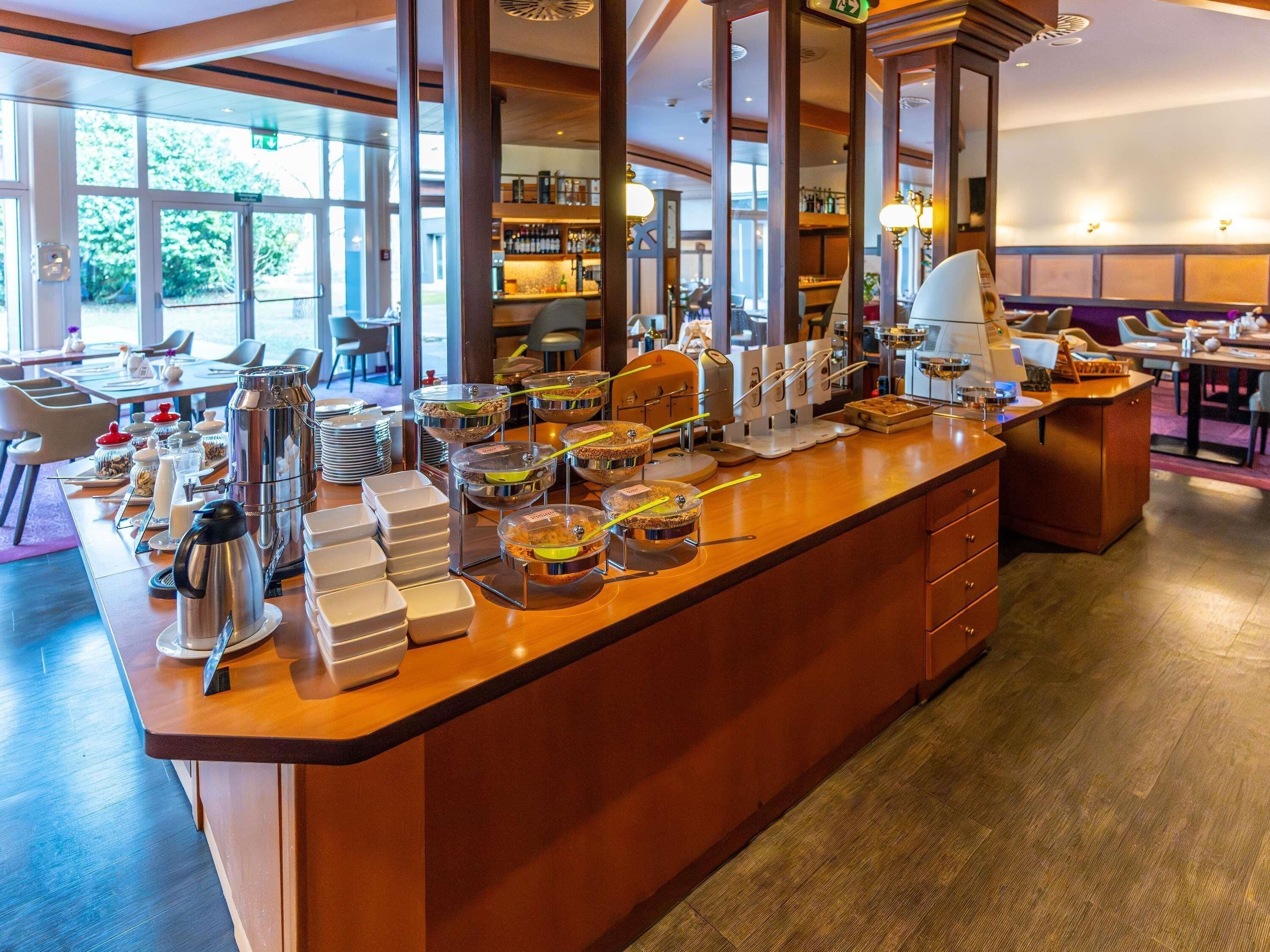 Tägliches Frühstücksbuffet (26 EUR pro Person)