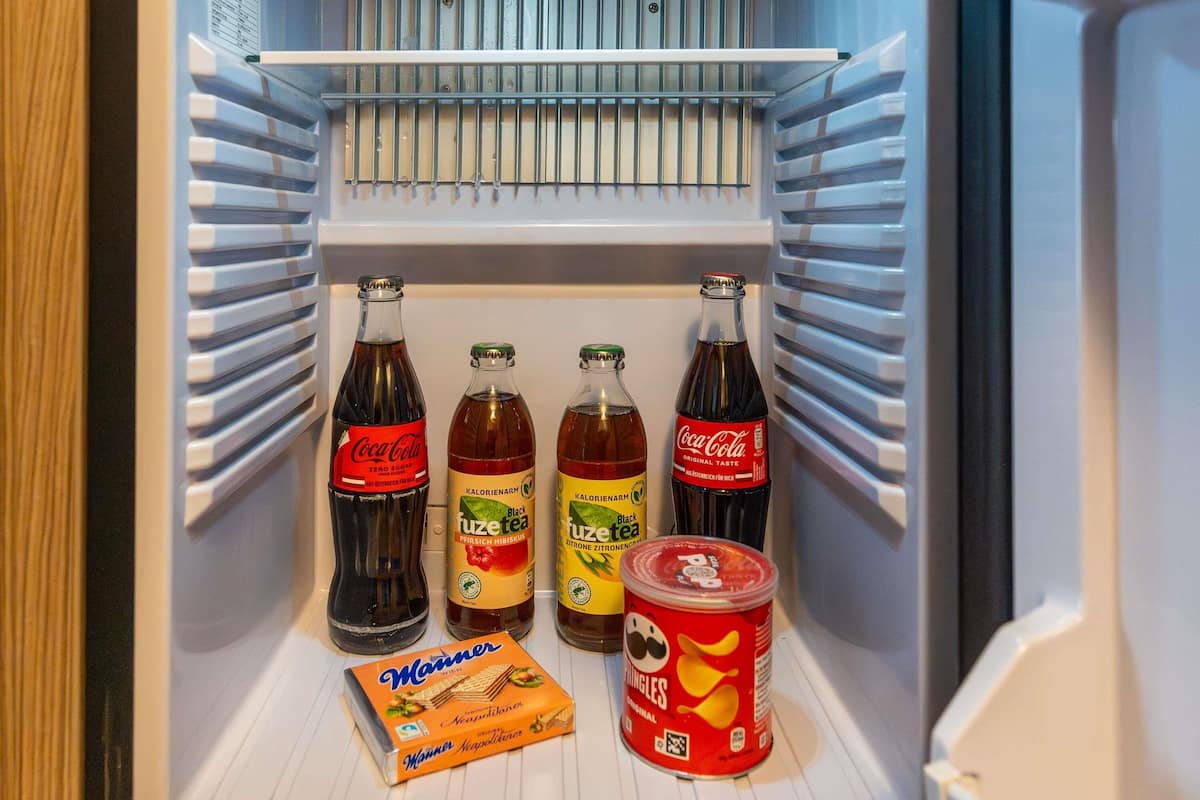 Literie hypoallergénique, coffres-forts dans les chambres, bureau