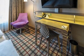 Literie hypoallergénique, coffres-forts dans les chambres, bureau