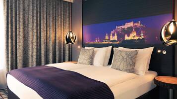 Hypo-allergenic bedding, in-room safe, desk, laptop workspace