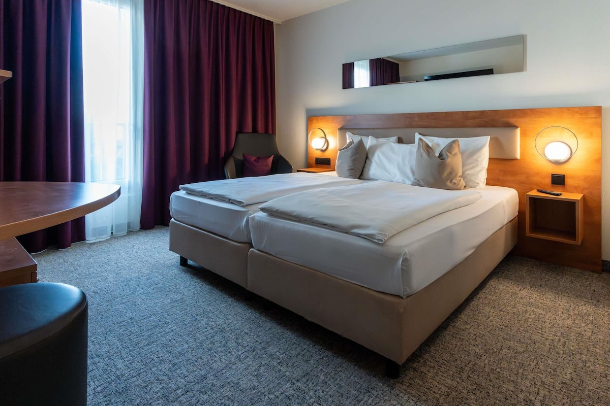 Hypo-allergenic bedding, in-room safe, desk, laptop workspace