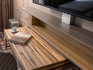 Hypo-allergenic bedding, in-room safe, desk, laptop workspace