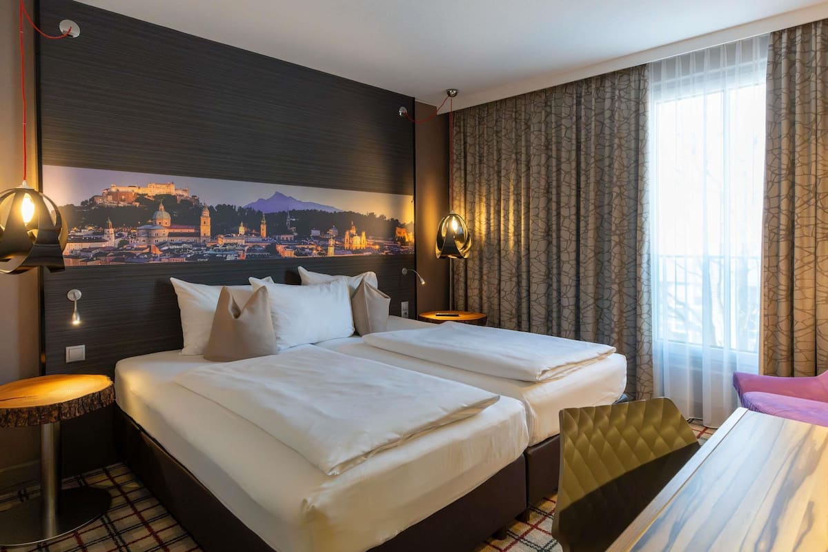 Privilege, Zimmer, 1 Doppelbett | Allergikerbettwaren, Zimmersafe, Schreibtisch