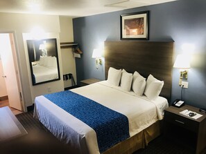 Escritorio, cunas gratuitas, camas extra y wifi gratis 