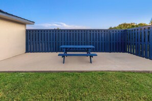 BBQ/picnic area - Days Inn by Wyndham Temple (Temple)
