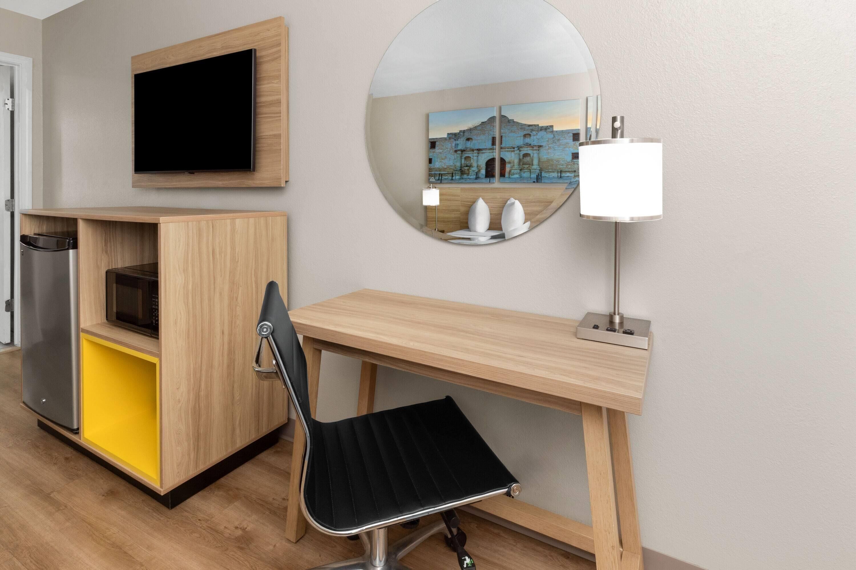 Room, 1 King Bed, Accessible, Non Smoking (Mobility,Hearing,Tub w/Grab Bars) | Desk, free WiFi, bed sheets