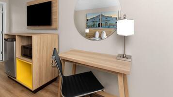 Room, 1 King Bed, Accessible, Non Smoking (Mobility,Hearing,Tub w/Grab Bars) | Desk, free WiFi, bed sheets