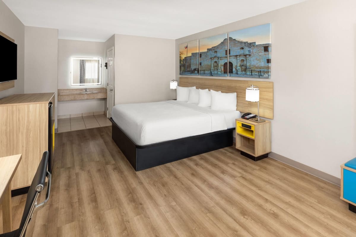 Standardzimmer, 1 King-Bett | Schreibtisch, kostenloses WLAN, Bettwäsche