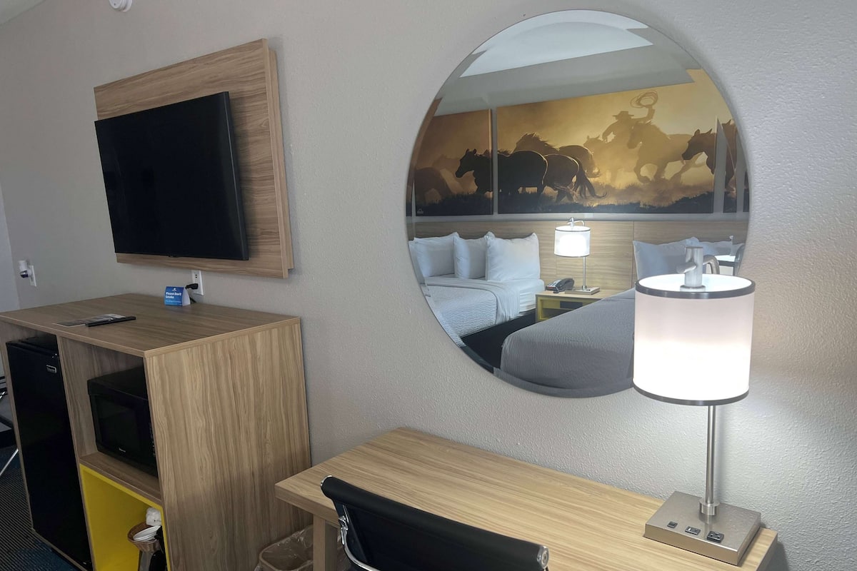 Habitació doble, 2 llits dobles | Escriptori, wifi gratuïta i roba de llit