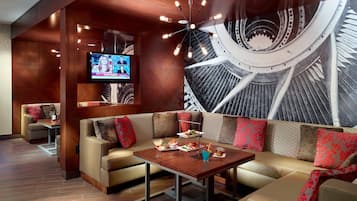 3 restaurants; breakfast, lunch, dinner and brunch served