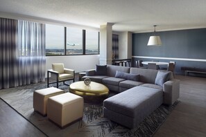 49-inch flat-screen TV with cable channels, Smart TV, Netflix - Atlanta Airport Marriott (College Park)