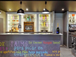 Bar (in der Unterkunft)