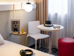 Bureau, chambres insonorisées, fer et planche à repasser, Wi-Fi gratuit