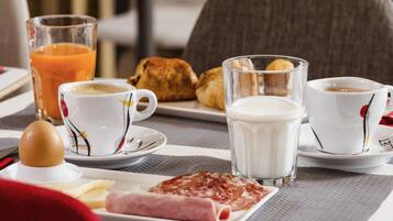 Tägliches Frühstücksbuffet gegen Gebühr