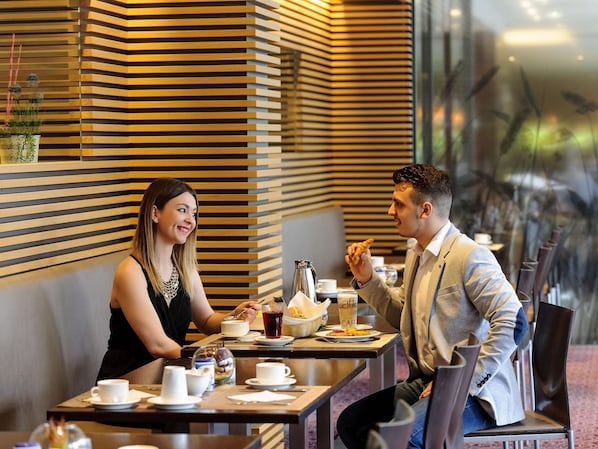 Petit déjeuner buffet (25 EUR par personne)