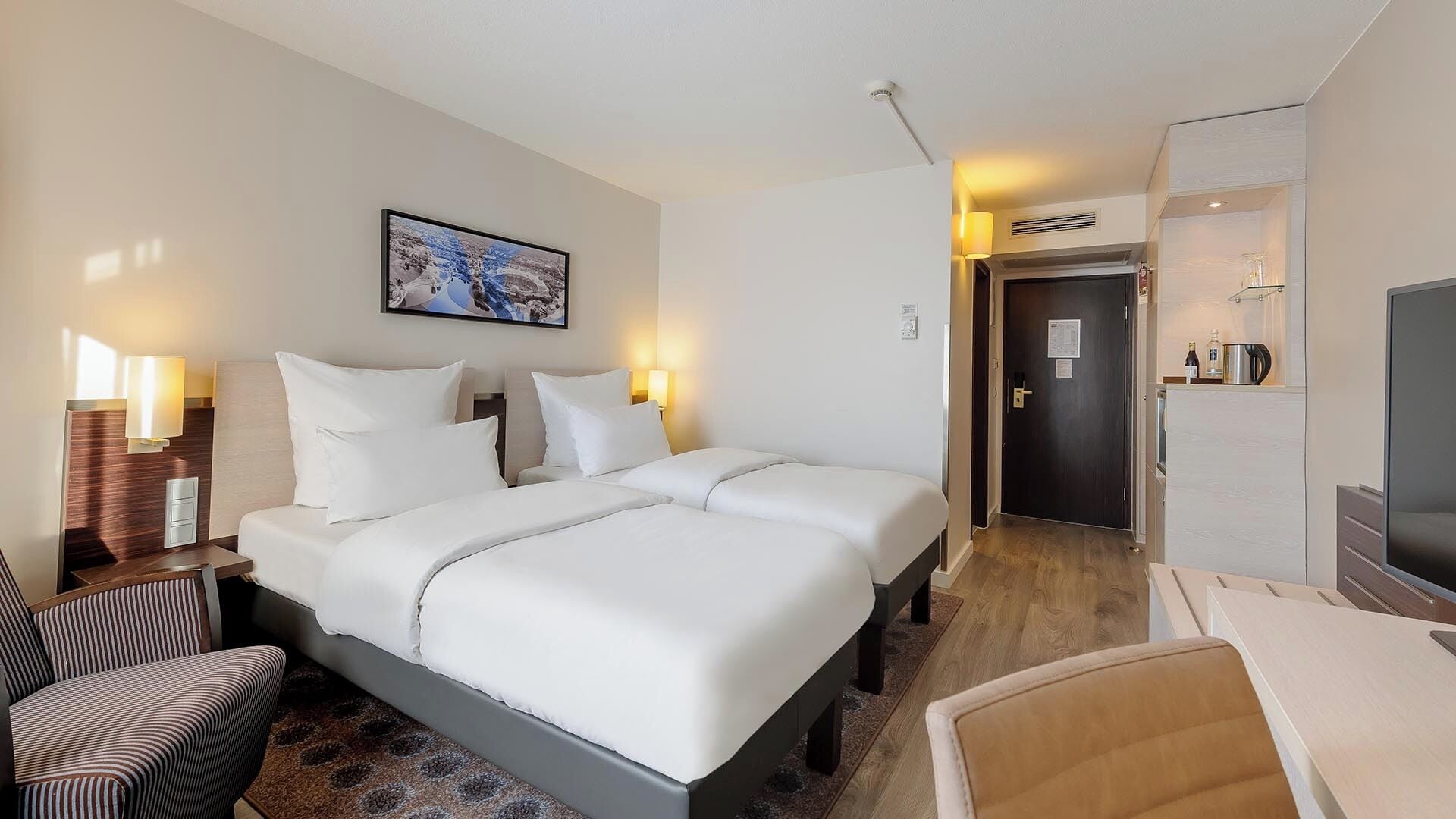 Standard-huone, 1 yhden hengen sänky | Tallelokero huoneessa, työpöytä, pimennysverhot, äänieristys