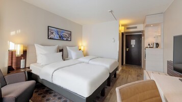 Standard Room, 1 Twin Bed | In-room safe, desk, blackout drapes, soundproofing