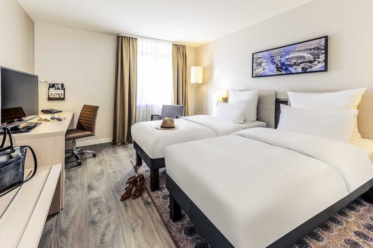 Standard Room, 2 Twin Beds | In-room safe, desk, blackout drapes, soundproofing