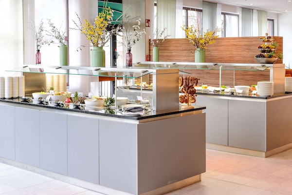 Privilege - Værelse - 1 queensize-seng | Pengeskab på værelset, skrivebord, mørklægningsgardiner, lydisolering