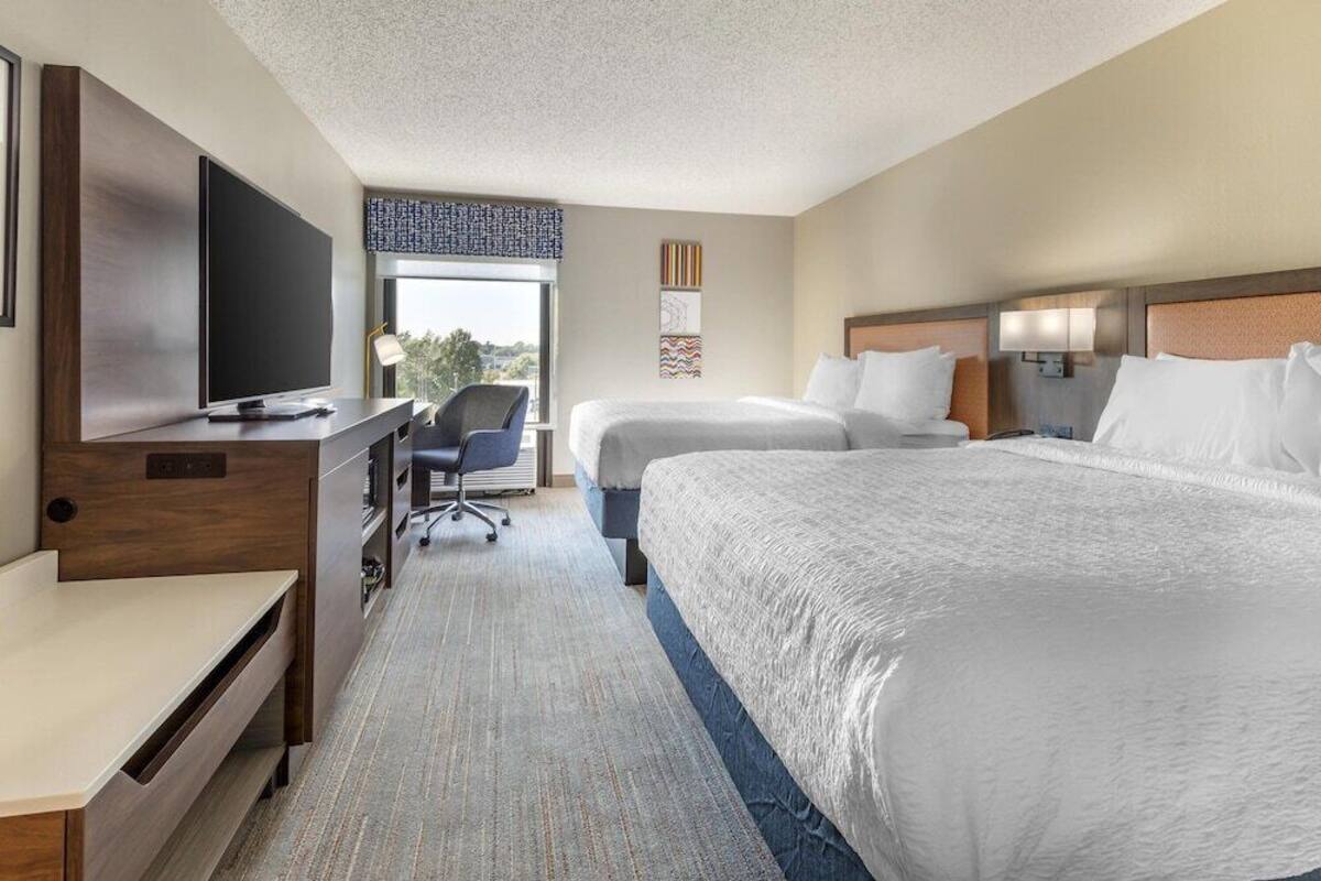 Iron/ironing board, free WiFi, bed sheets, alarm clocks
