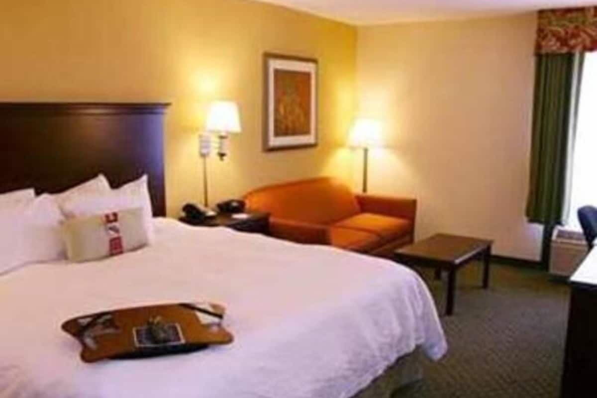 Iron/ironing board, free WiFi, bed sheets, alarm clocks