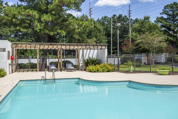 Outdoor pool, pool loungers