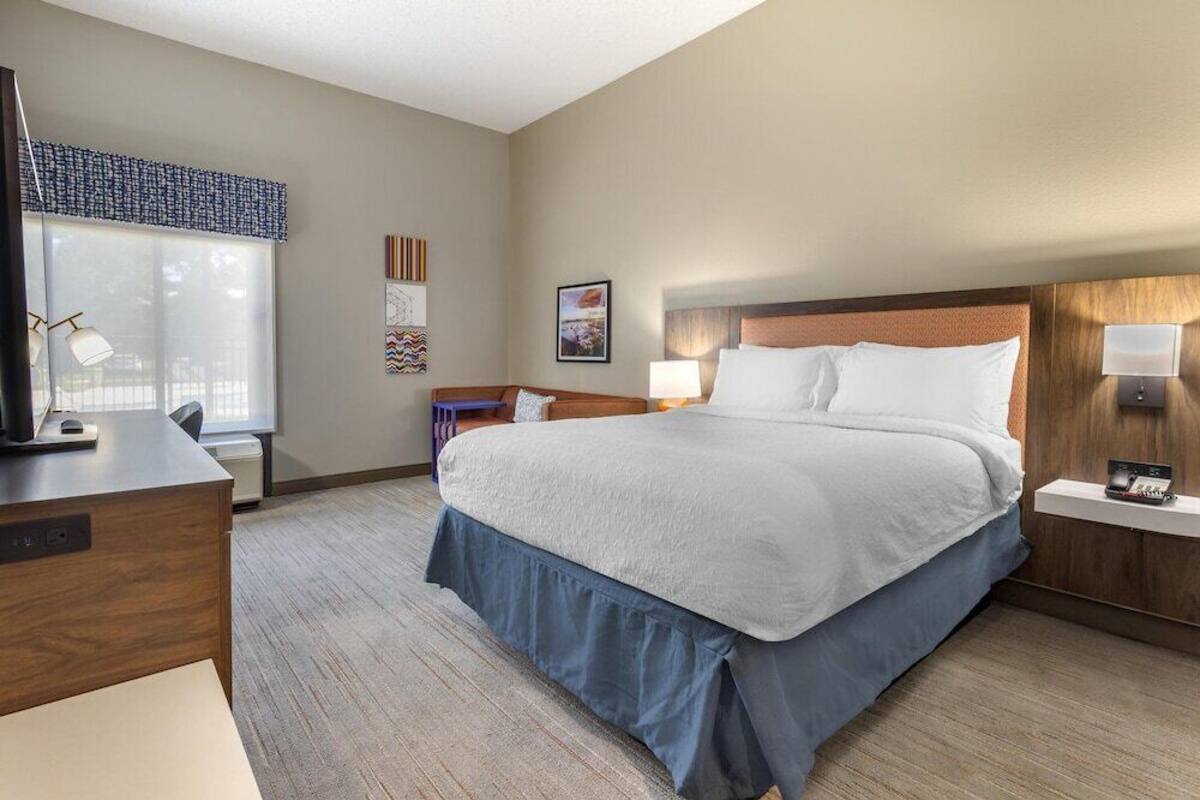 Iron/ironing board, free WiFi, bed sheets, alarm clocks