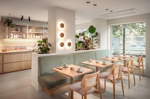 Daily buffet breakfast (EUR 20 per person) - Hotel Chamade (Ghent)