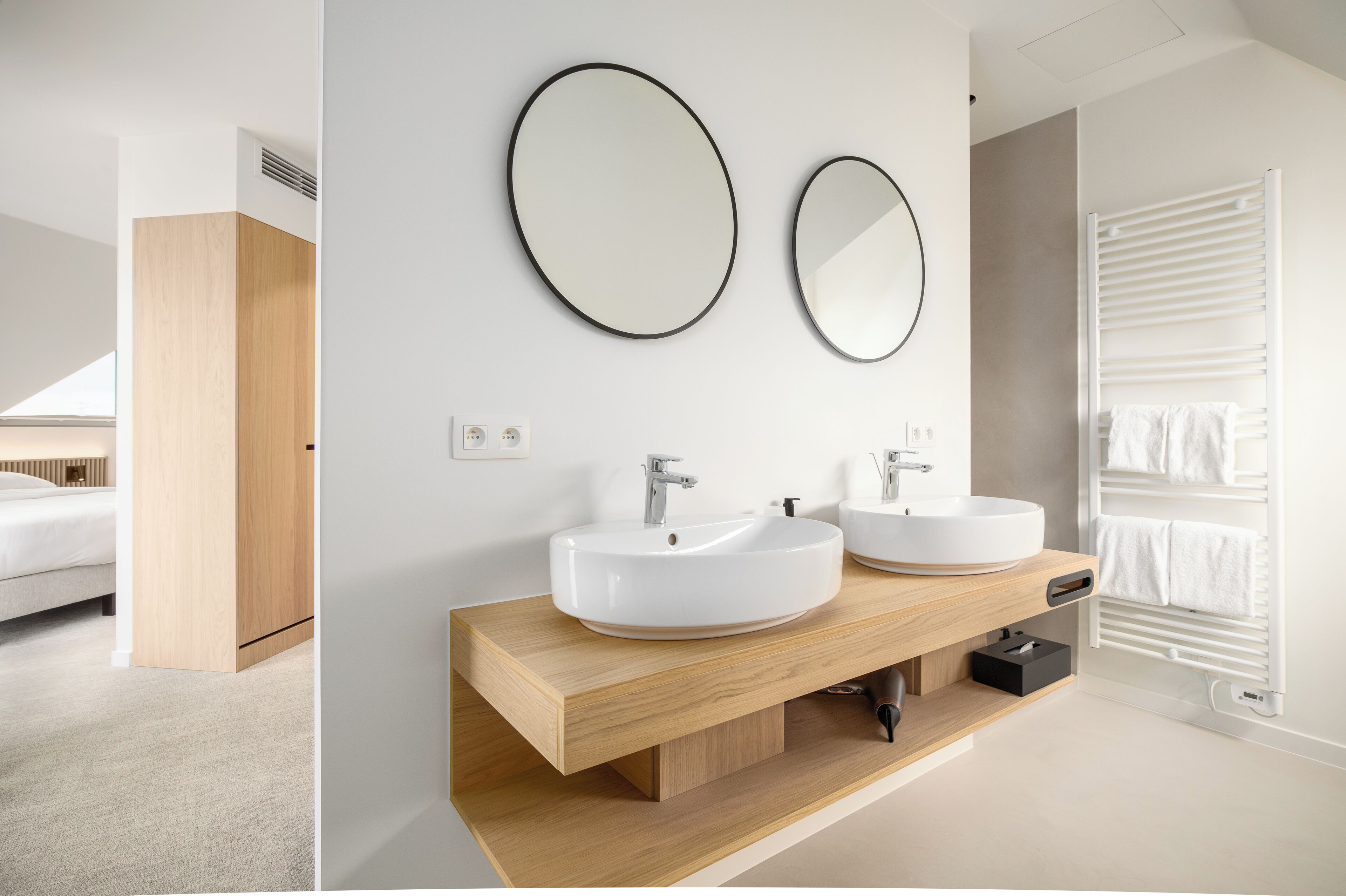 deluxe double room, 1 king bed, balcony, city view | 1 bedroom, hypo-allergenic bedding, in-room safe, desk