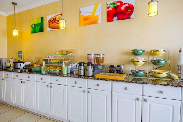 Free daily buffet breakfast