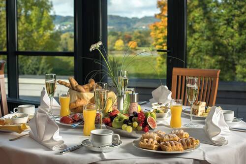 Tägliches Frühstücksbuffet gegen Gebühr