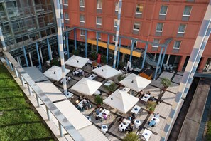 Breakfast, lunch, dinner served; international cuisine - Trans World Hotel Donauwelle (Linz)