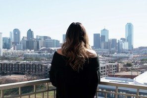 Kamer, 2 tweepersoonsbedden, balkon | Uitzicht vanuit de kamer