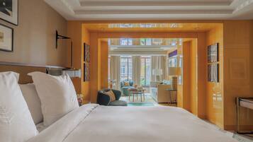 Studio Suite, Terrace | Premium bedding, minibar, in-room safe, desk