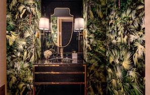 Suite (Hyde Park) | Bathroom