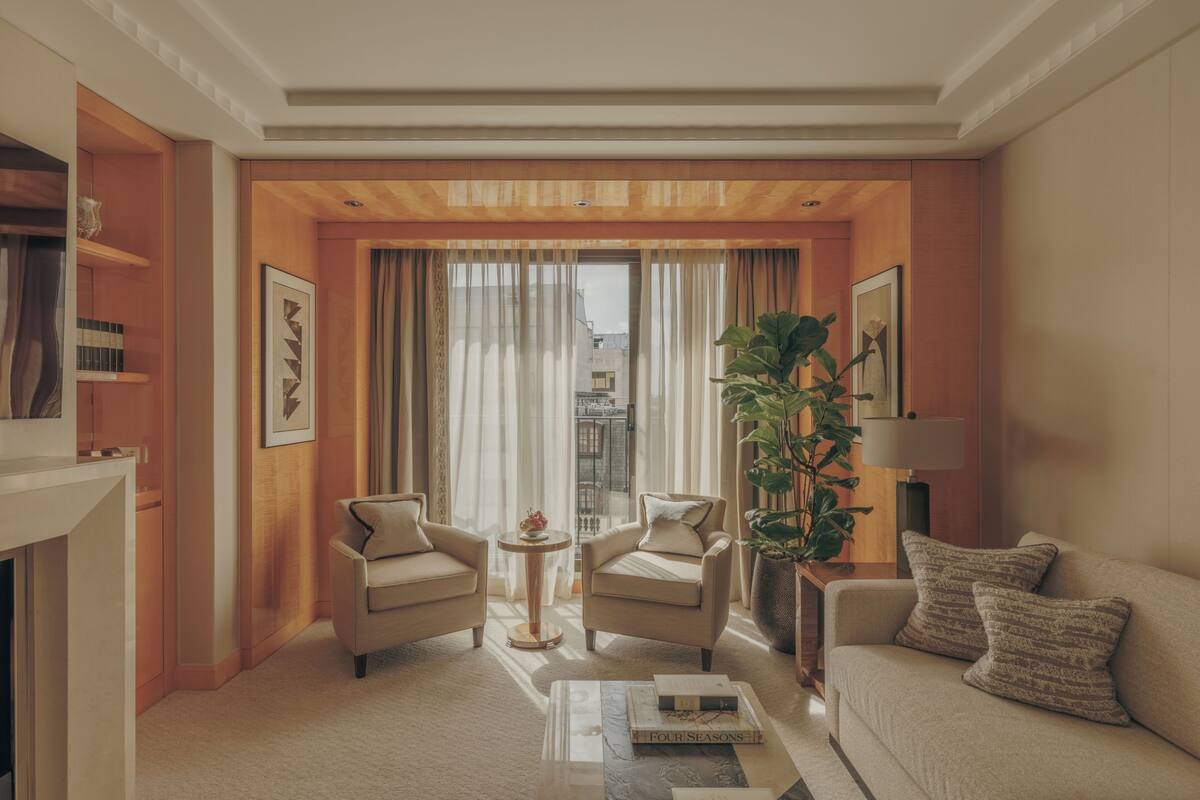 Deluxe Suite | Living area | Flat-screen TV, DVD player