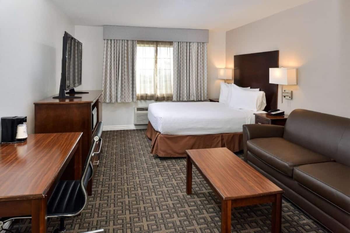 Caja de seguridad en la habitación y escritorio