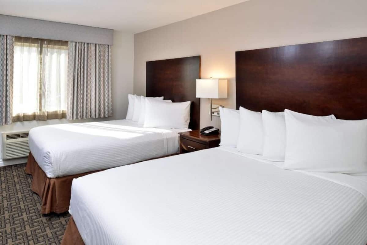 Caja de seguridad en la habitación y escritorio