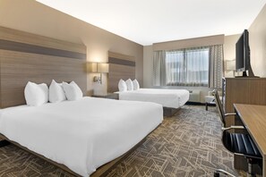 Habitación estándar, 2 camas Queen size, para no fumadores, refrigerador y microondas | Caja de seguridad en la habitación y escritorio 