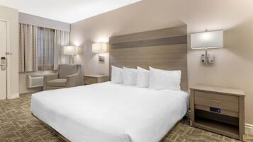 Standard Room, 1 King Bed, Accessible, Bathtub | In-room safe, desk, laptop workspace, iron/ironing board