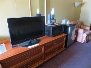 Escritorio, wifi gratis y ropa de cama 
