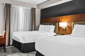 Hypo-allergenic bedding, desk, blackout drapes, iron/ironing board - Country Inn & Suites by Radisson, Winnipeg, MB (Winnipeg)