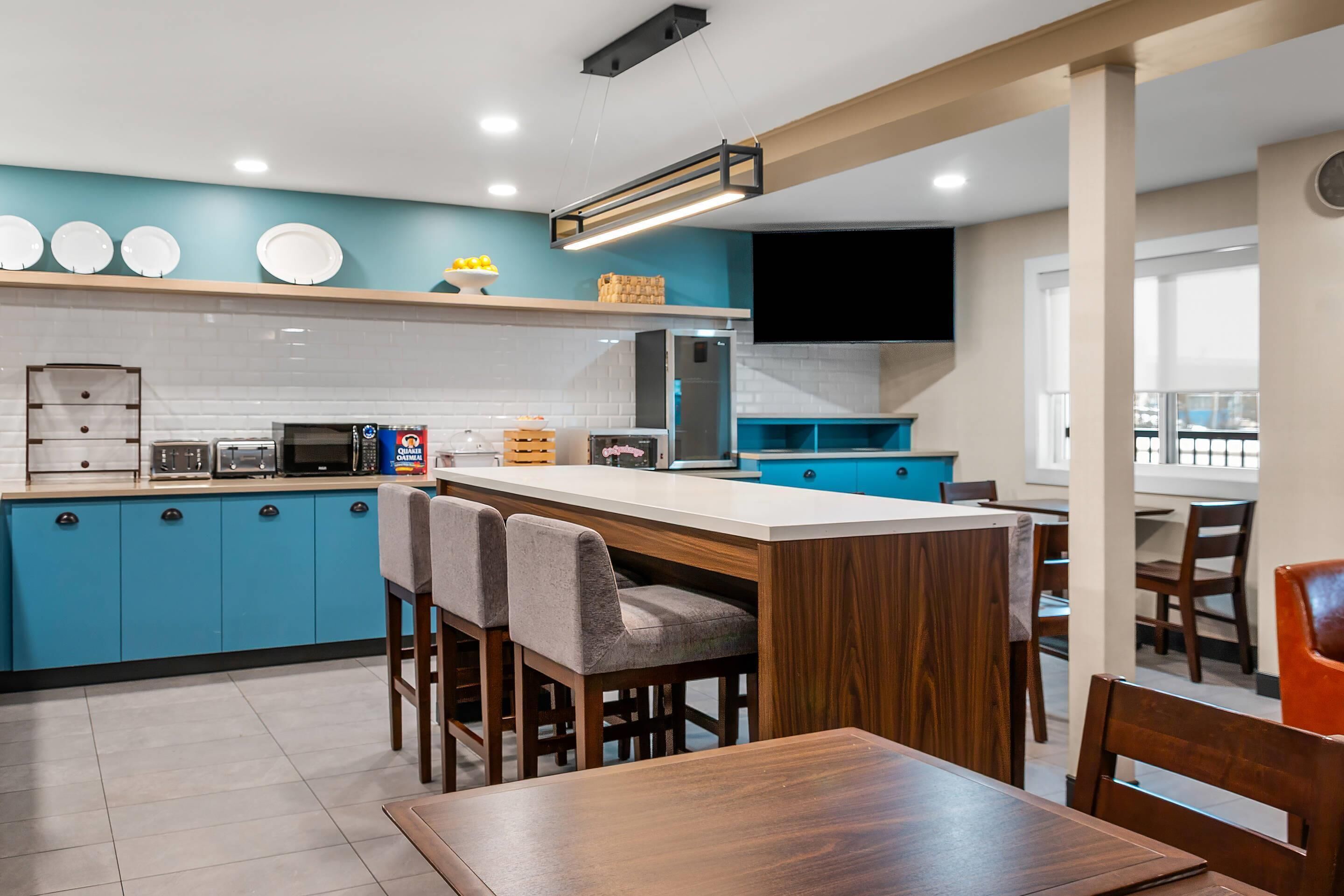 Free daily continental breakfast